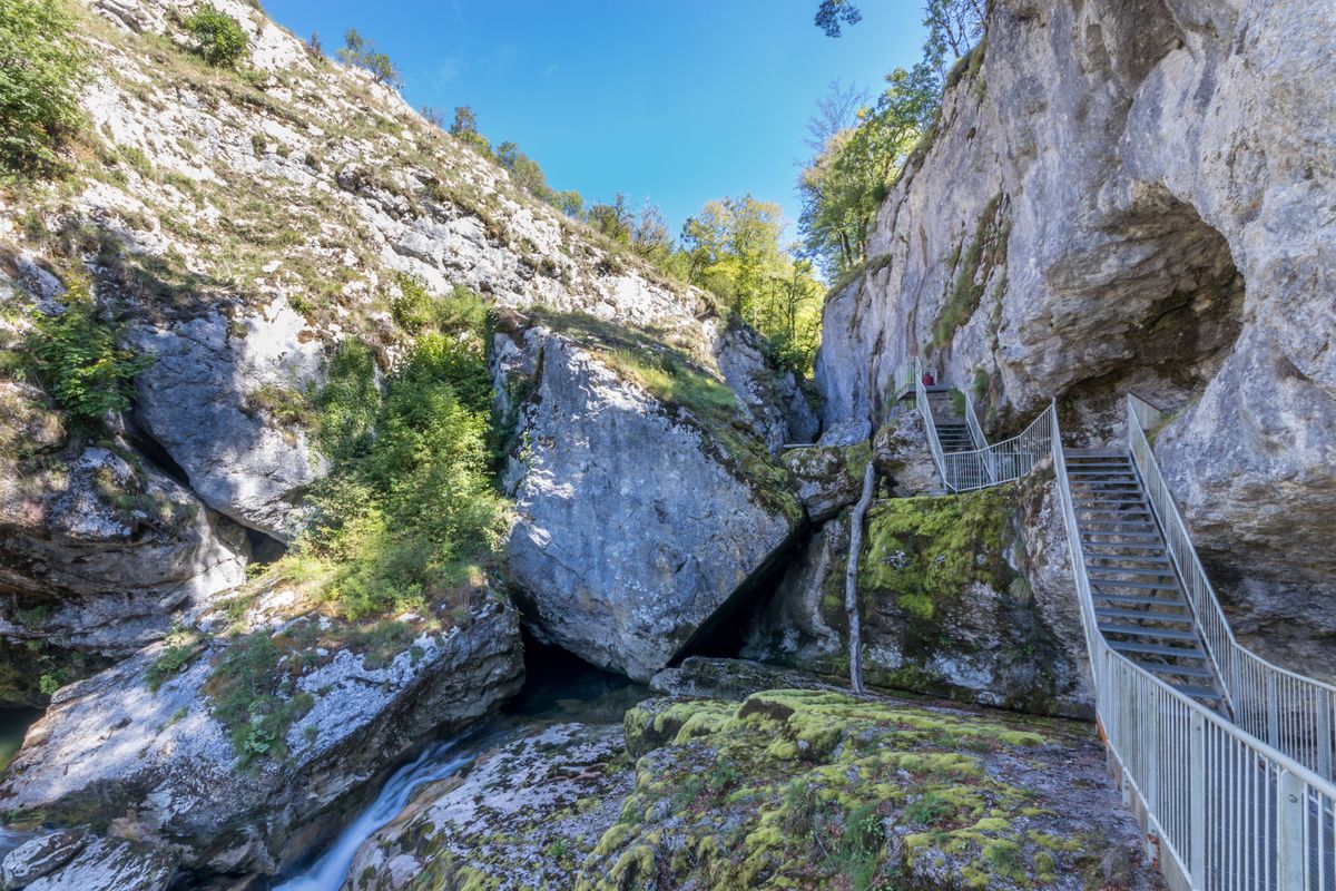 Les pertes de l'Ain, balade gagnante dans le Jura