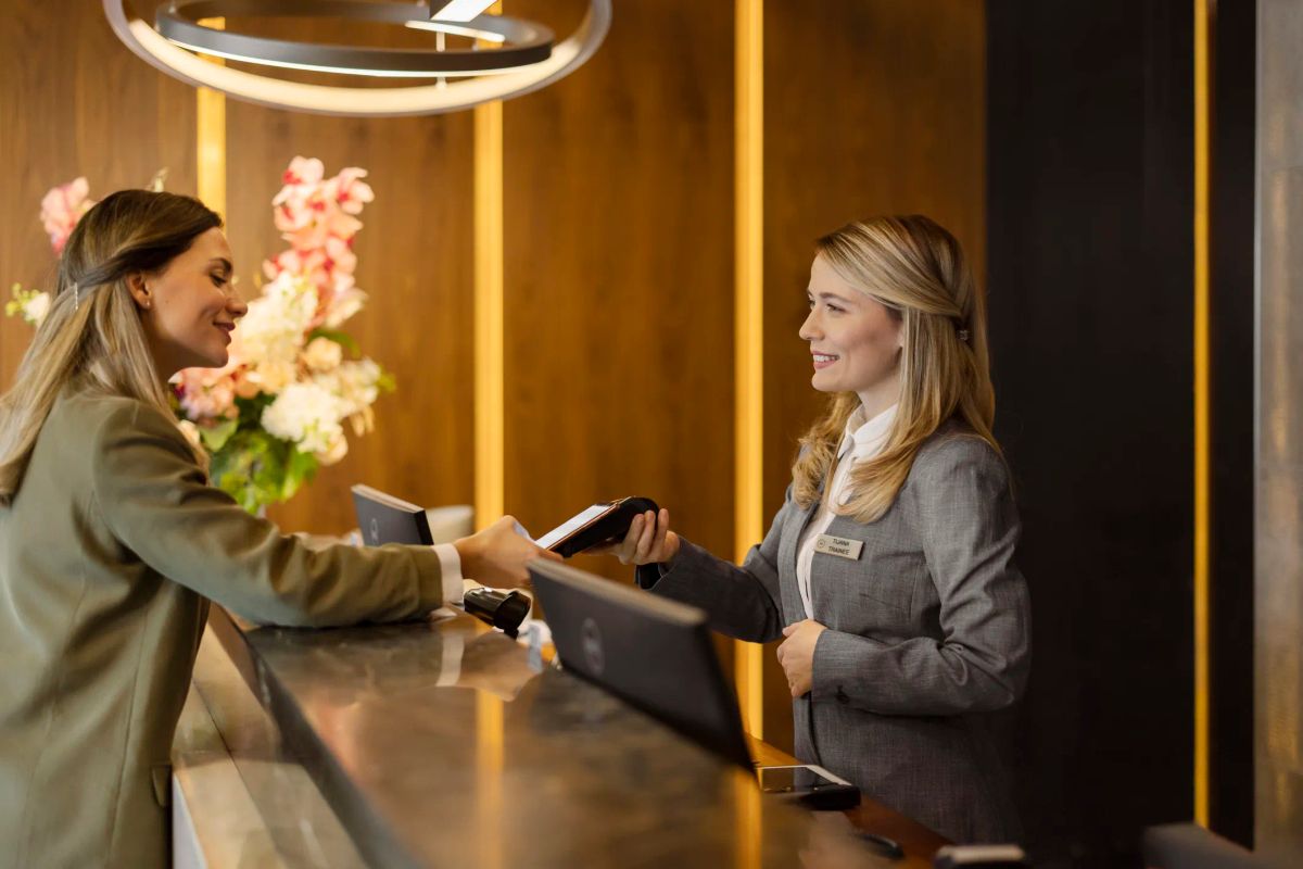 Guest Experience Guide: Top Trends & Best Practices | InMoment
